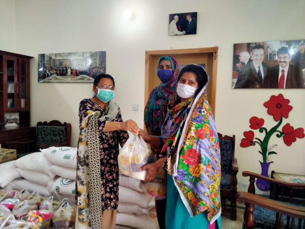 Las mascarillas (autoconfeccionadas) de Sant’Egidio y suministros de alimentos llegan a los más pobres de Pakistán